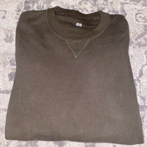 Uniqlo crewneck
